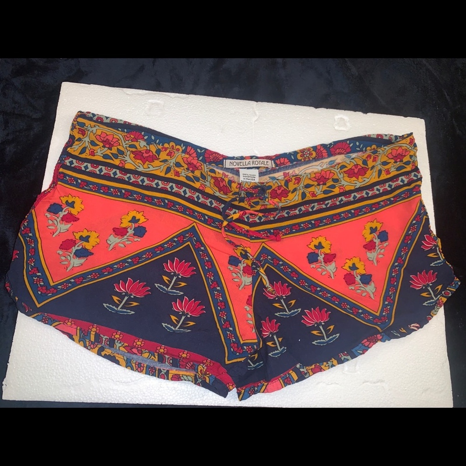 Novella Royale Shorts Hot Pants Xs Great Colors Boho Print!